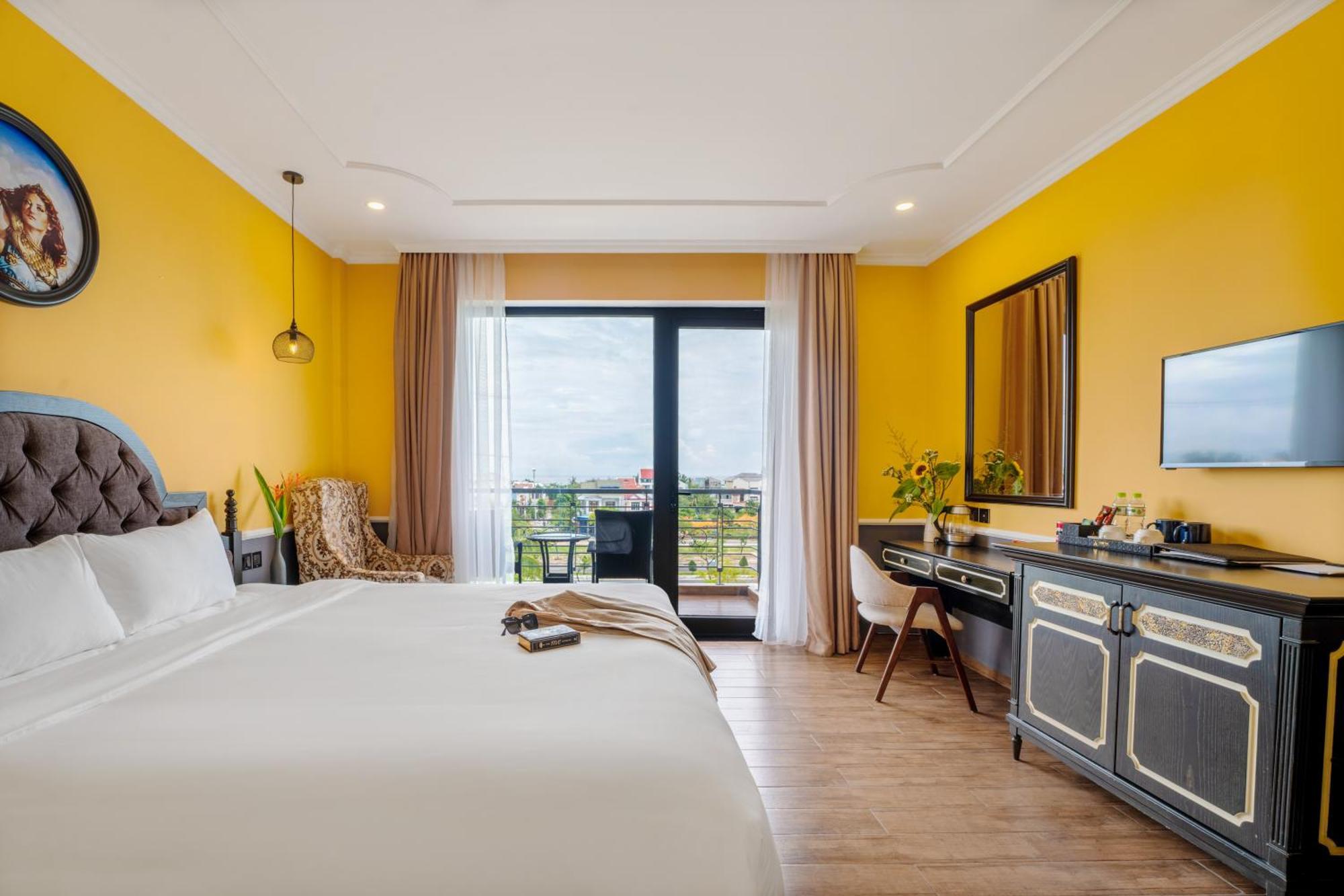 Deluxe Double Room Balcony Shuttle Car to Hoi An Old Town,1541561785:JPEG