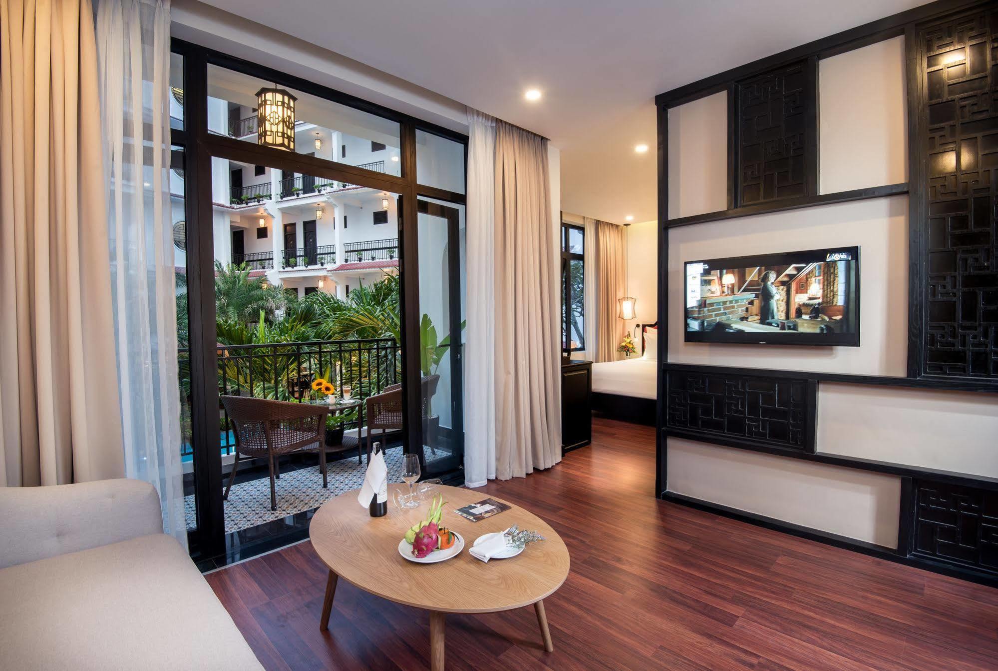 Suite Balcony Daily Aroma Massage Inclusive 2 pax,378170395:JPEG